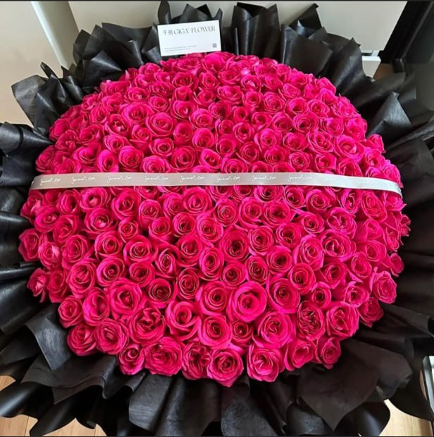 Eterfield 999 roses for your favorite princess, love will last forever Life together(Red Roses)