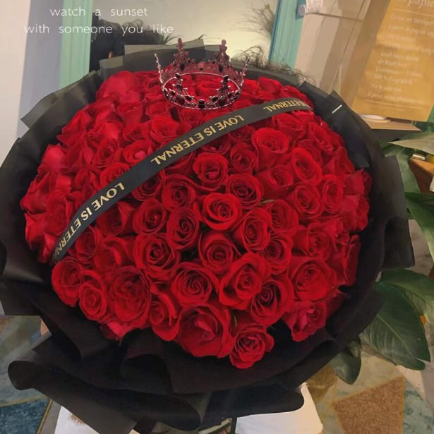 Eterfield 999 roses for your favorite princess, love will last forever Life together(Red Roses)