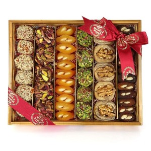 Premium Natural Dried Fruits and Nuts Basket Gourmet Snack Arrangement For Gift and You (800 gr/28.2 oz)