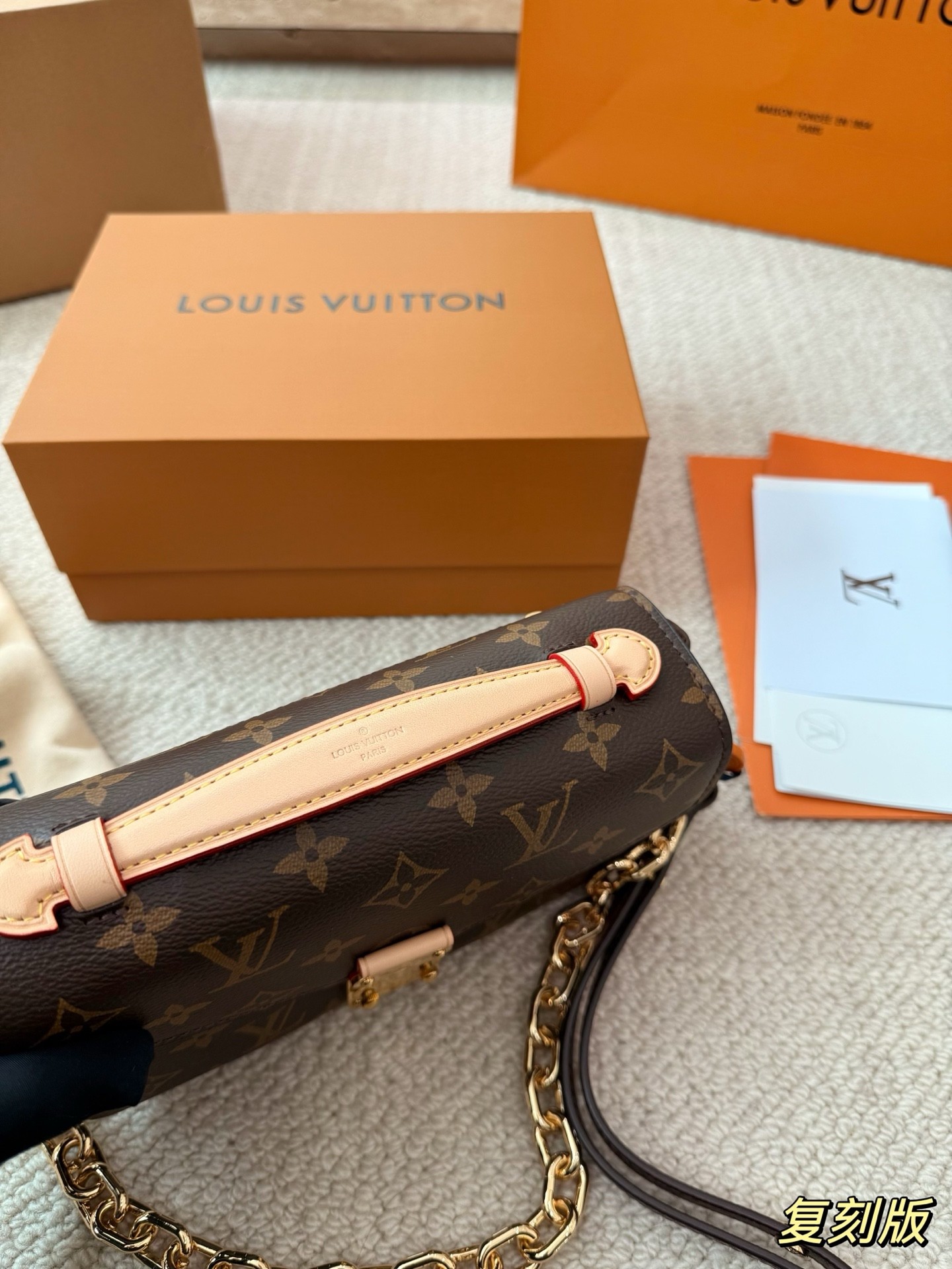 （Louis Vuitton）Pochette Métis East West