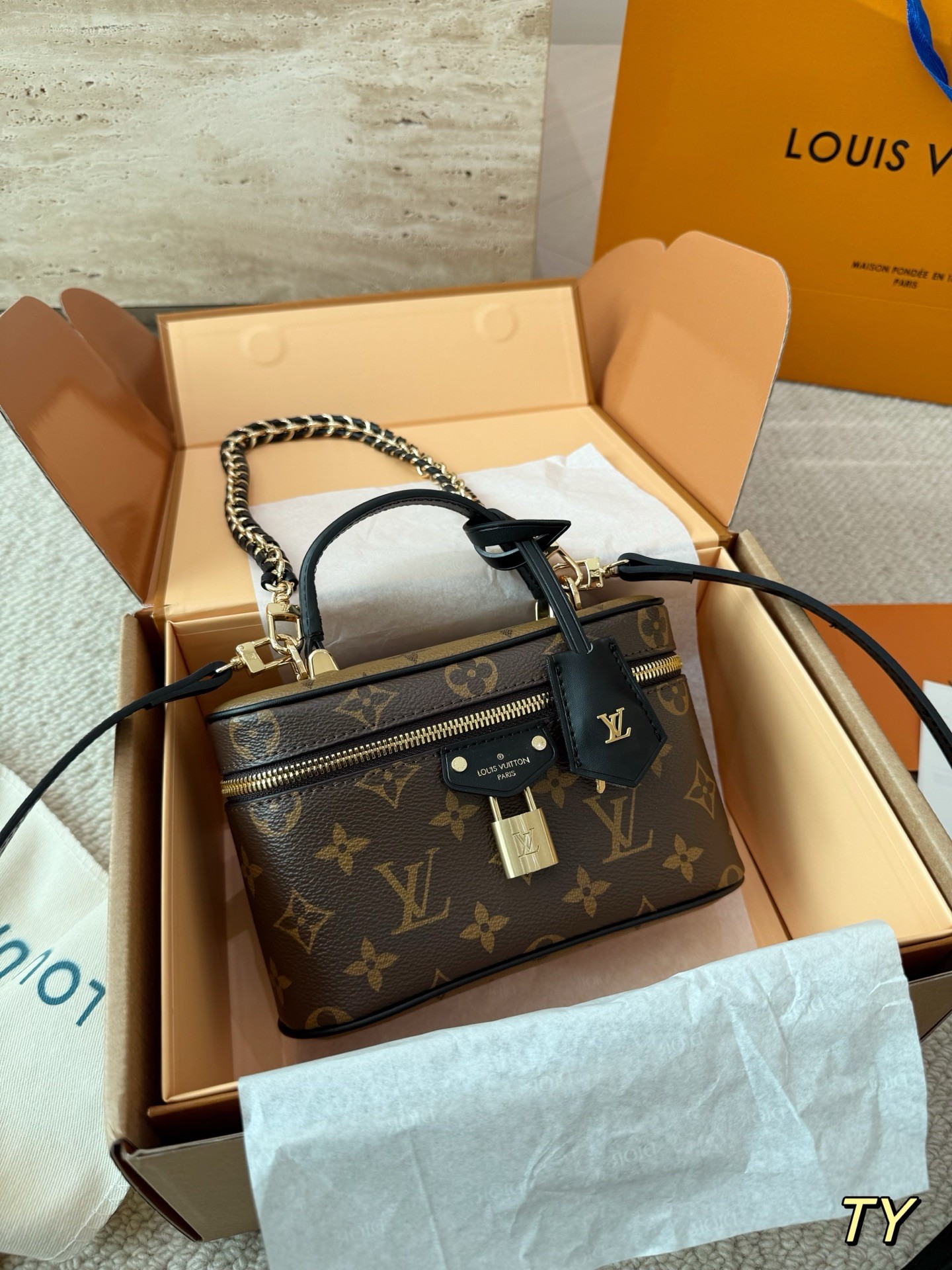 Louis Vuitton   Vanity Chain Pouch