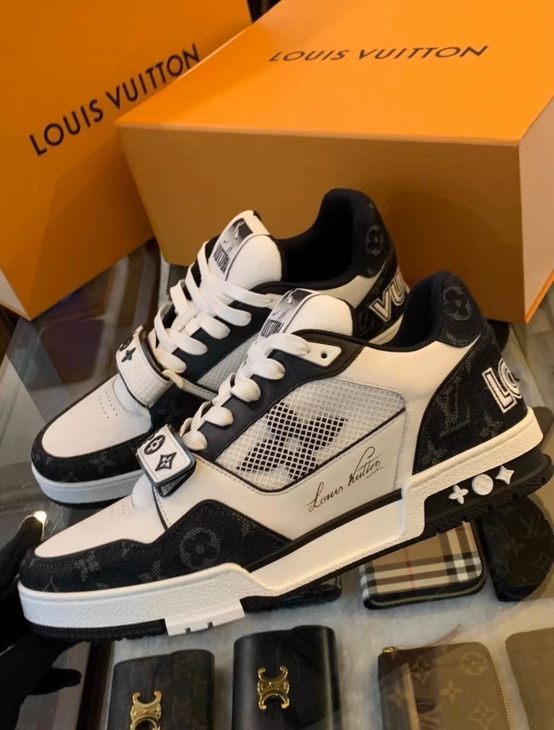(Louis Vuitton) LV Trainer sneakers in black and white colorway with Velcro closure