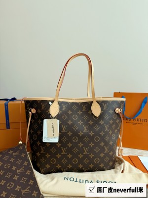 (Louis Vuitton) Neverfull MM Monogram Handbag.