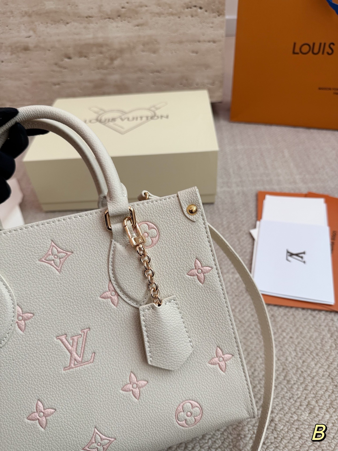 (Louis Vuitton) OnTheGo PM