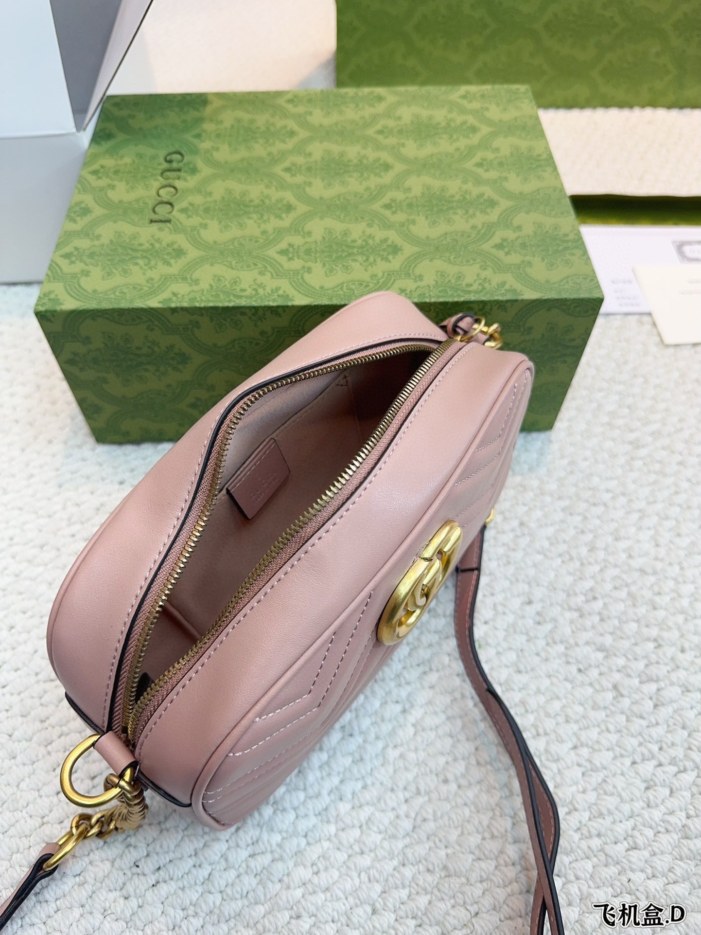 (Gucci) GG Marmont Small Camera Bag