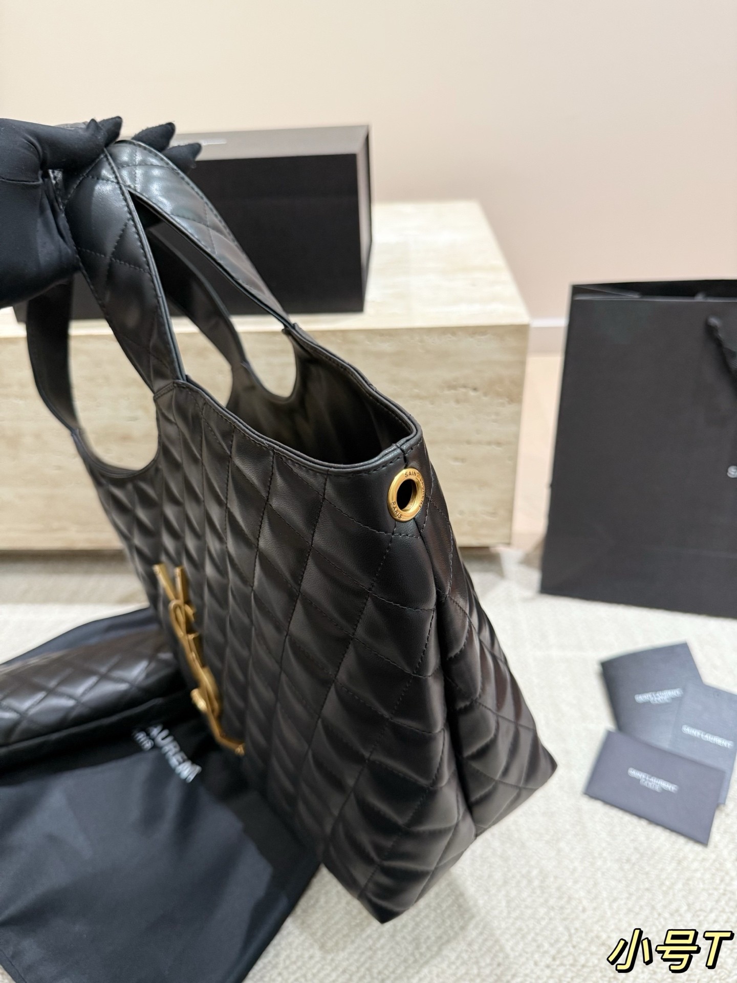 Sac cabas matelassé en cuir d'agneau ICARE de Saint Laurent