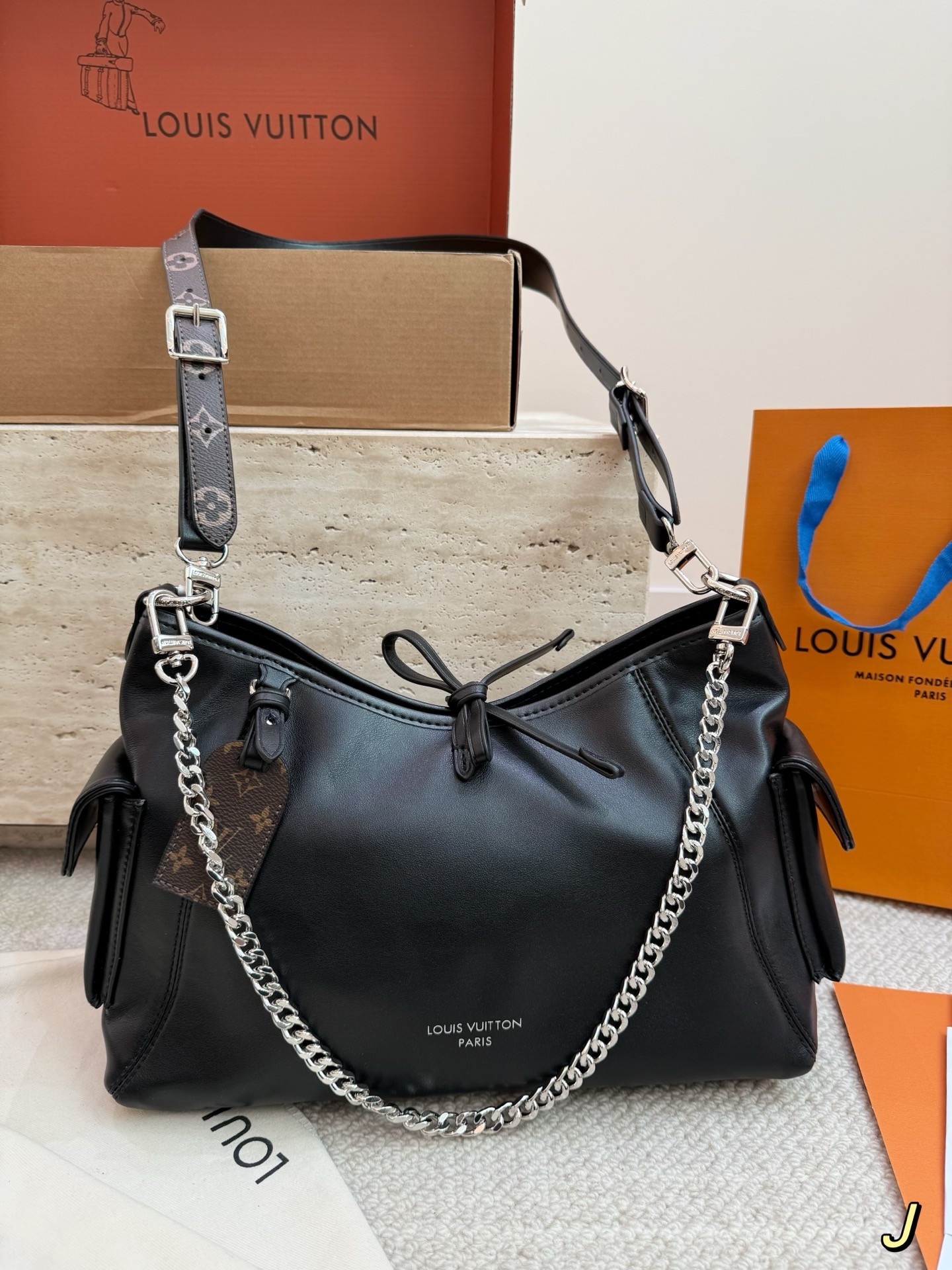 （Louis Vuitton） CarryAll Cargo Vibe PM