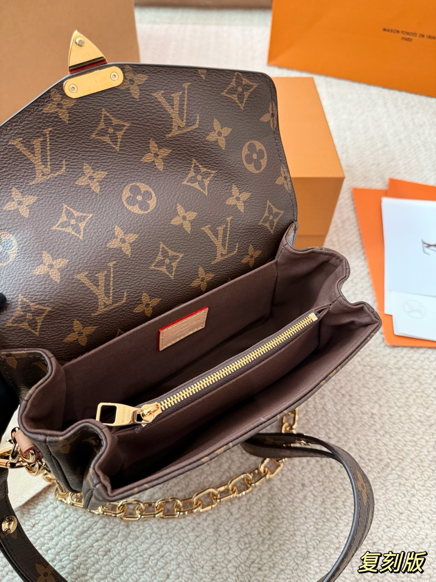 （Louis Vuitton）Pochette Métis East West