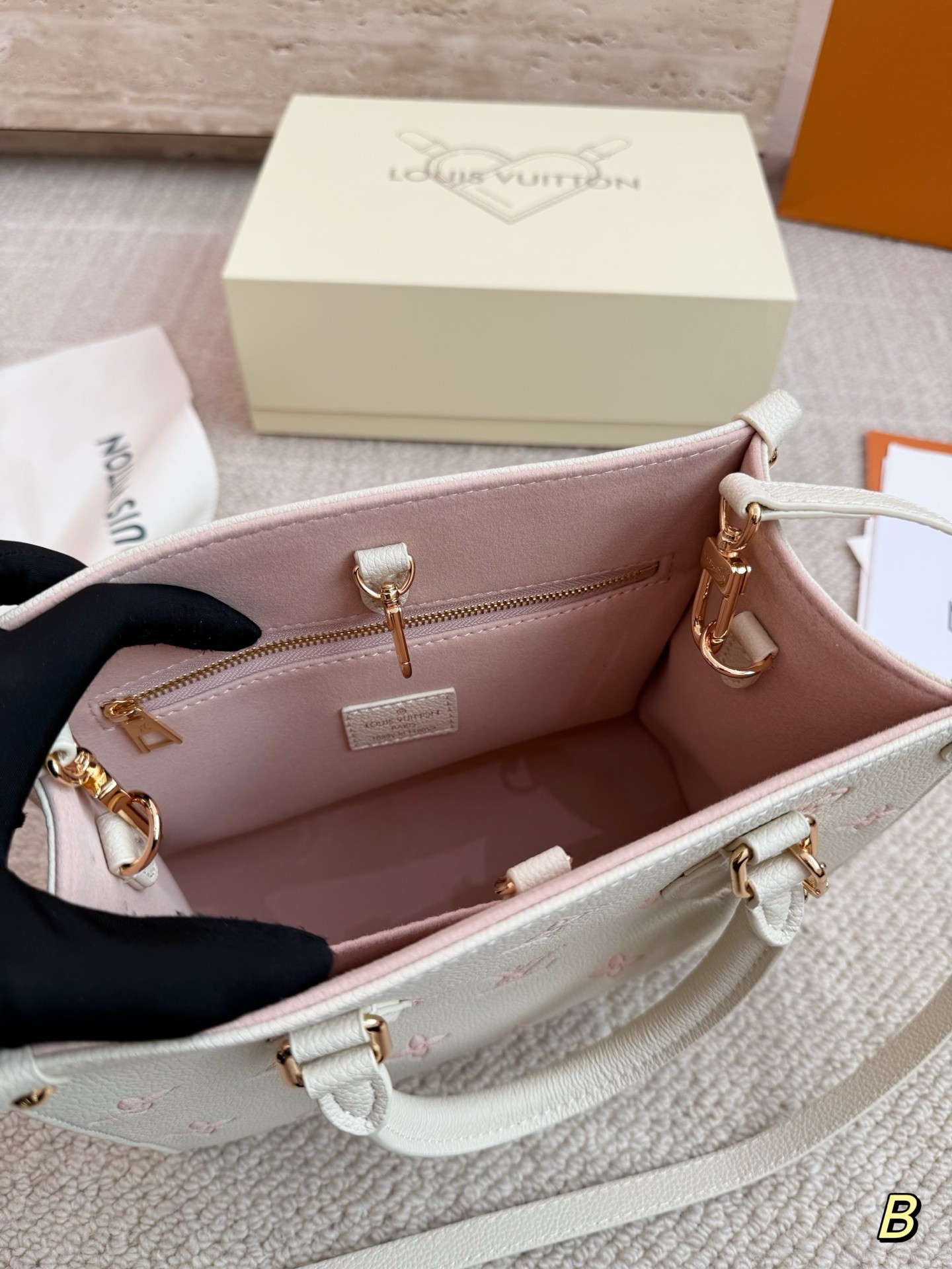 (Louis Vuitton) OnTheGo PM