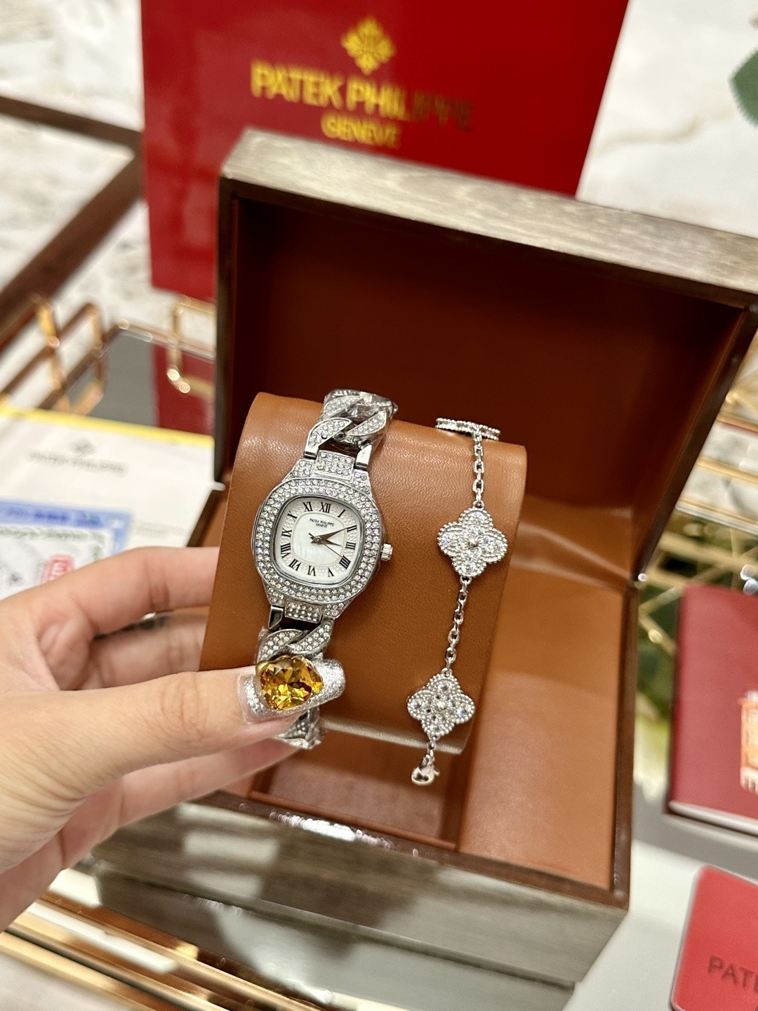 (Patek Philippe) Diamond-Set Watch