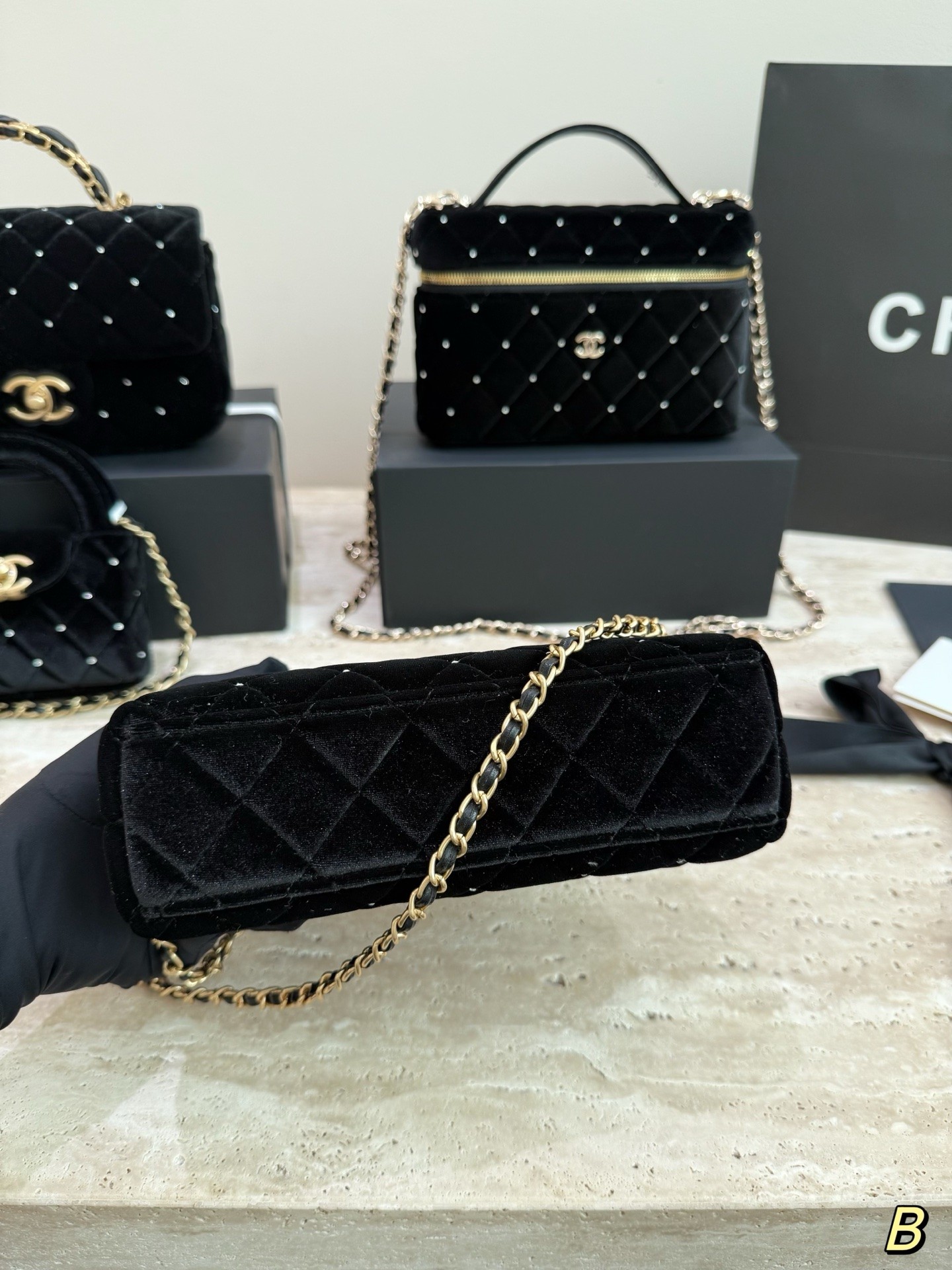 （Chanel）Mini sac en velours