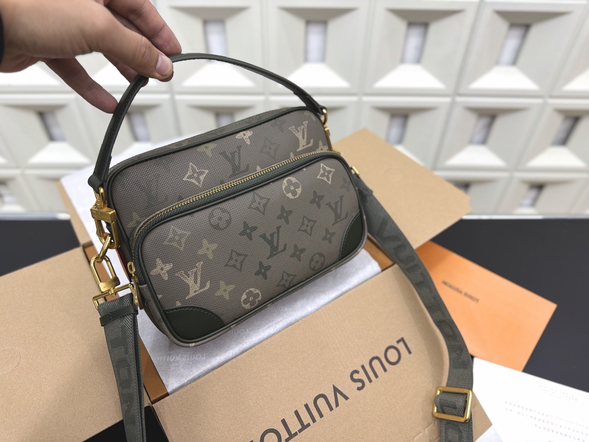 Sacoche Nil (Louis Vuitton)