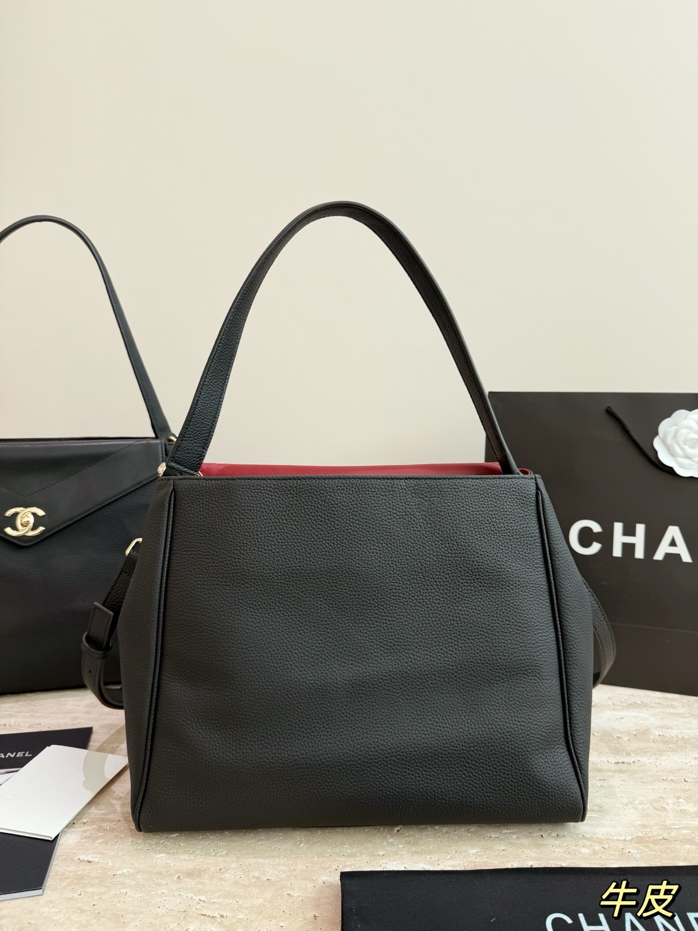 (Chanel) handbag
