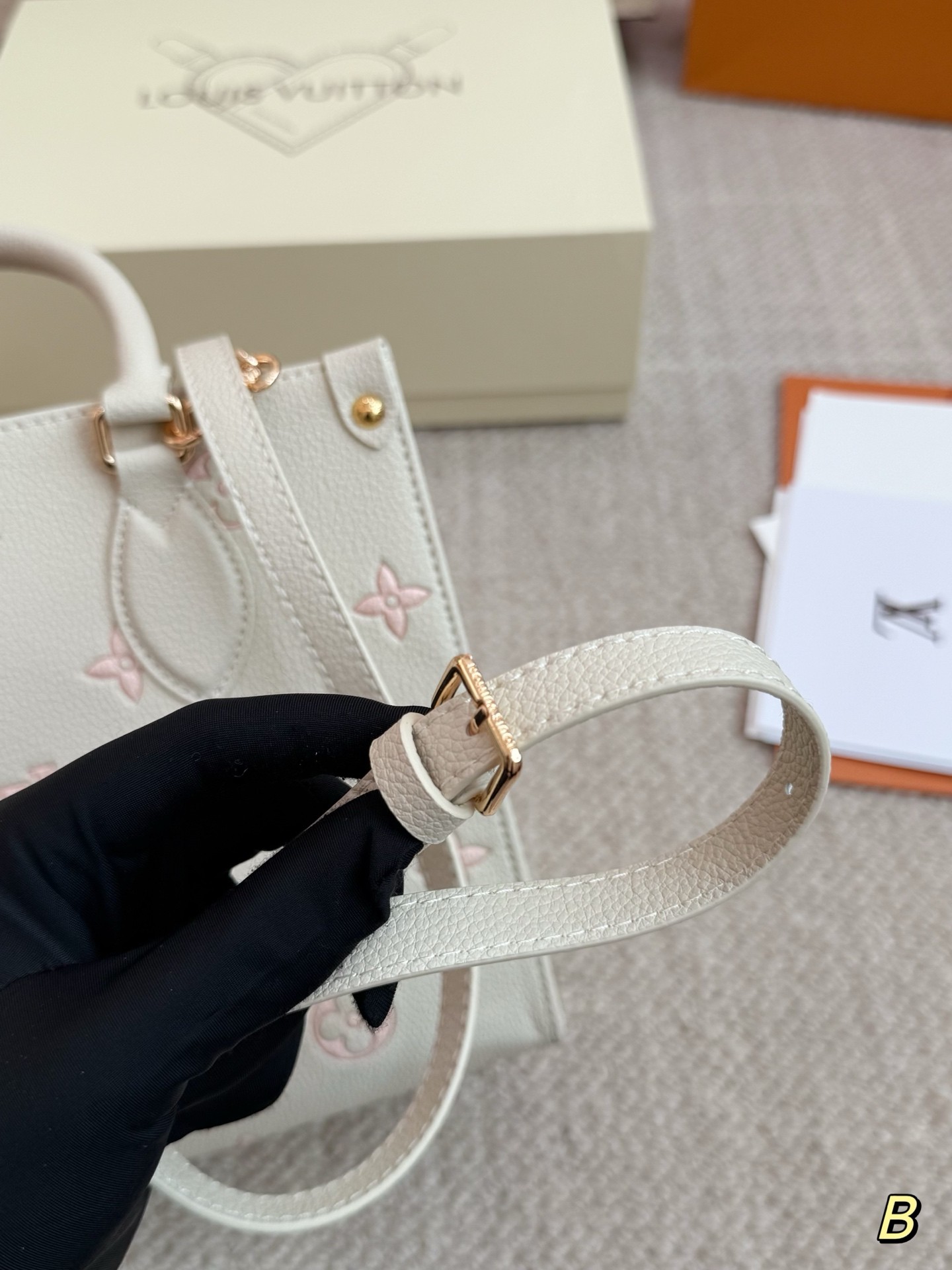 (Louis Vuitton) OnTheGo PM