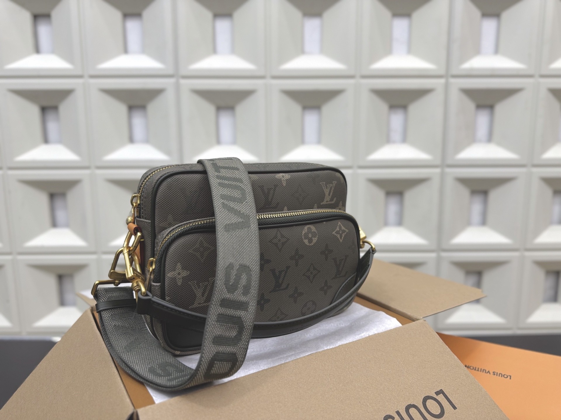 Sacoche Nil (Louis Vuitton)