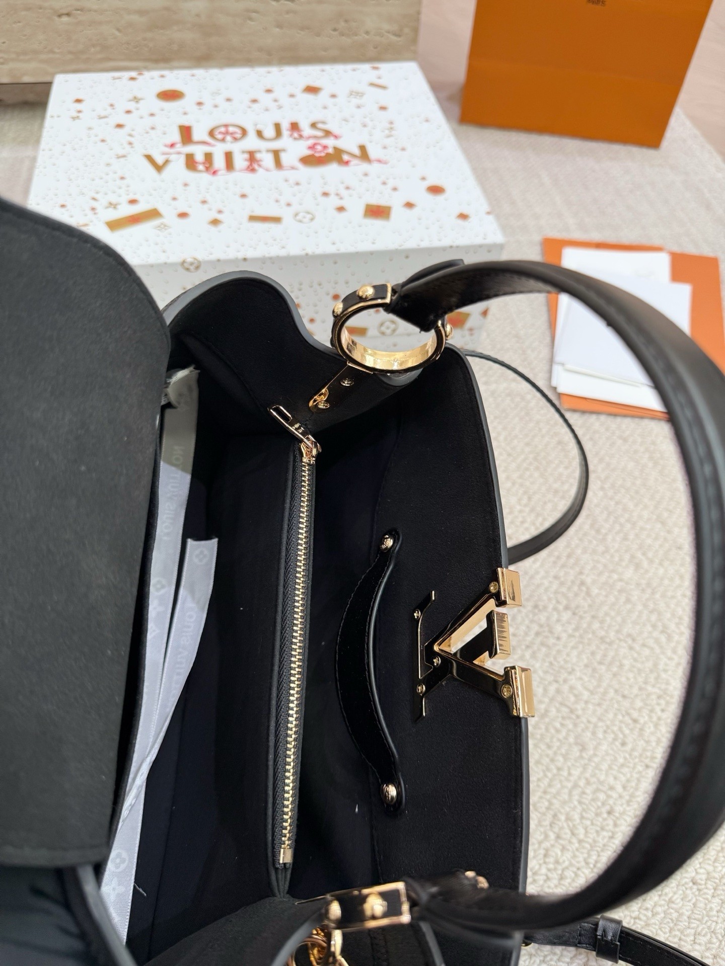 （Louis Vuitton）Capucines