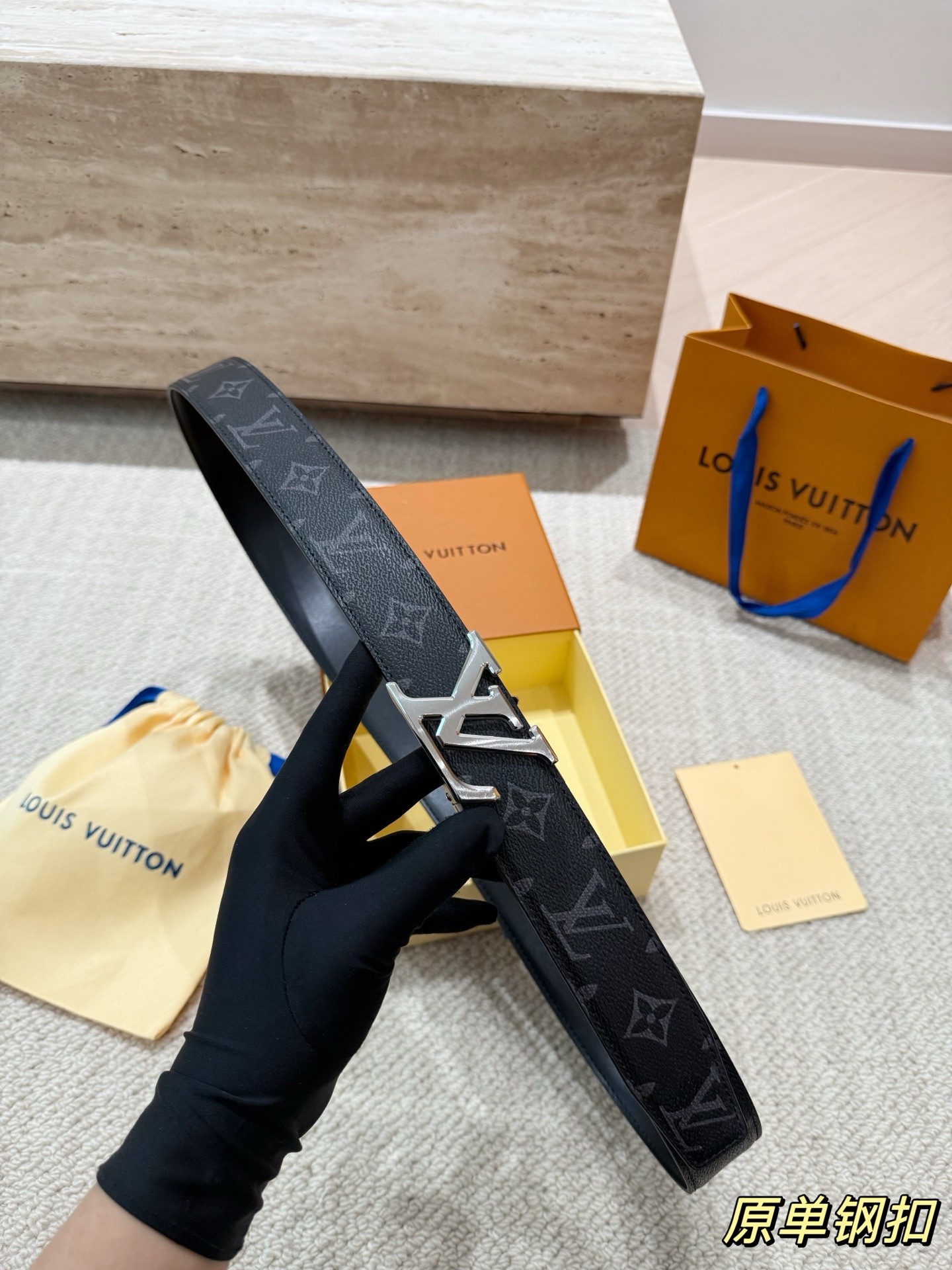 (Louis Vuitton)  LV Initiales