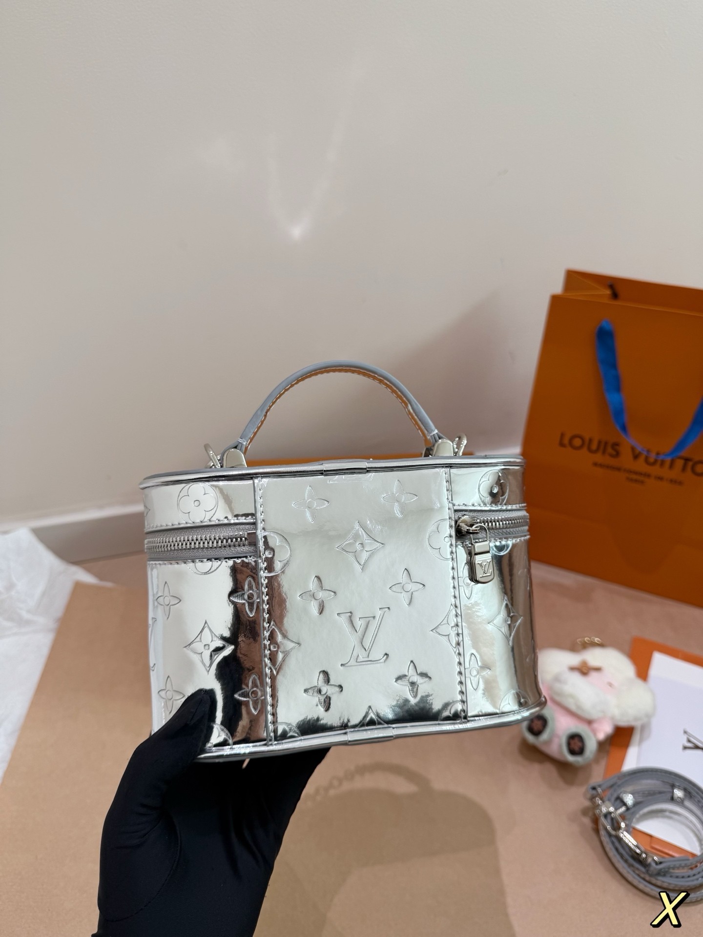 （Louis Vuitton）Vanity Chain Pouch