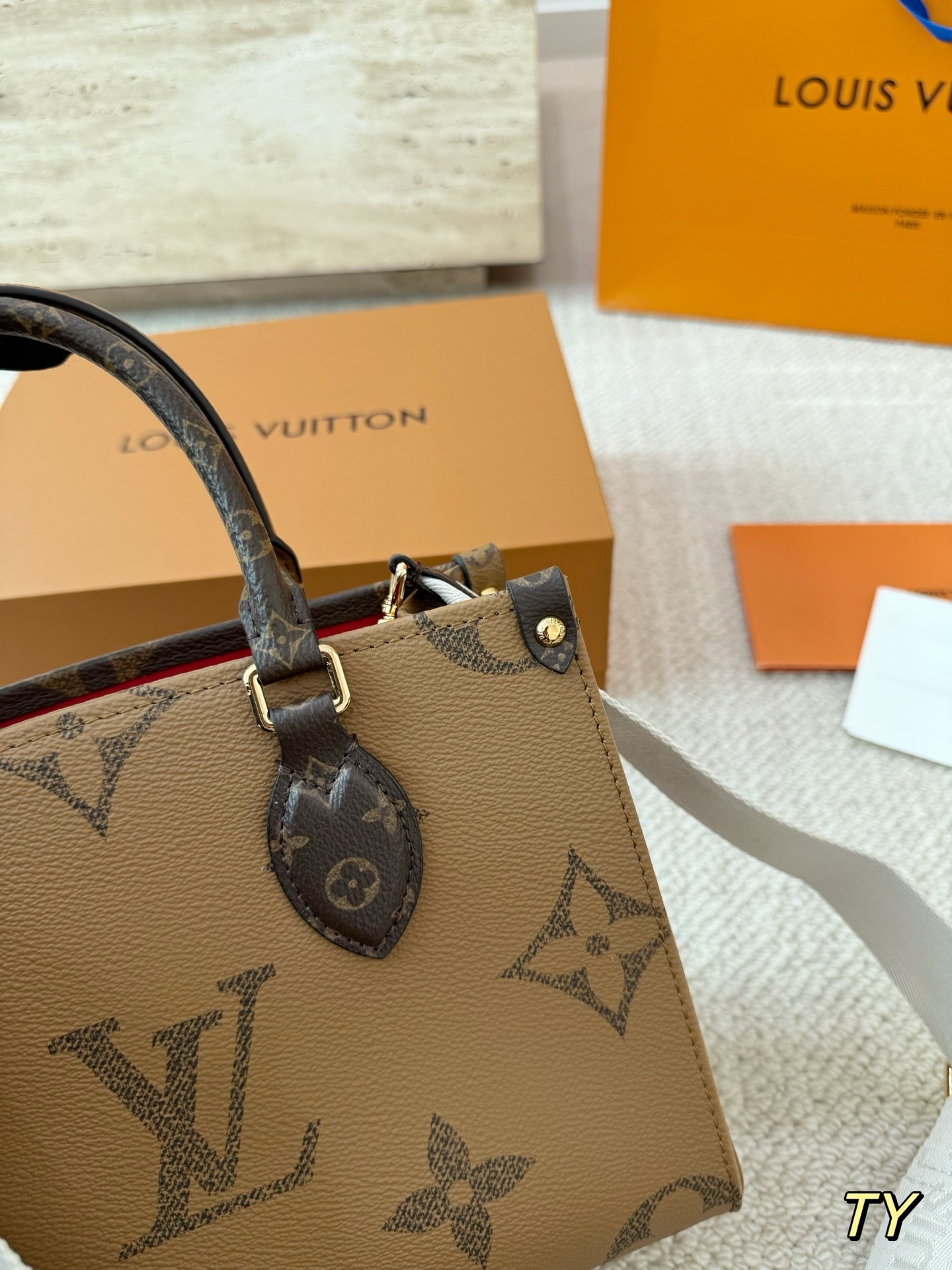 （Louis Vuitton） OnTheGo PM