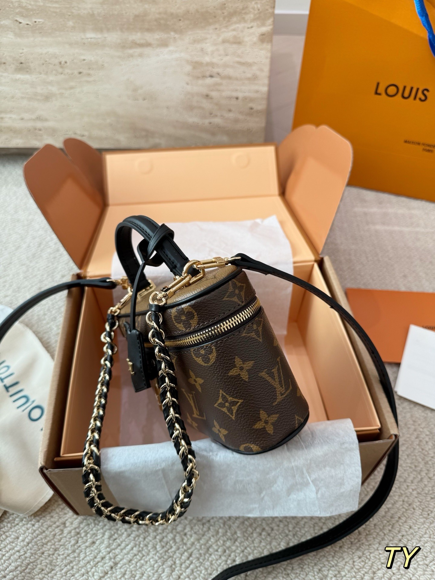 Louis Vuitton   Vanity Chain Pouch
