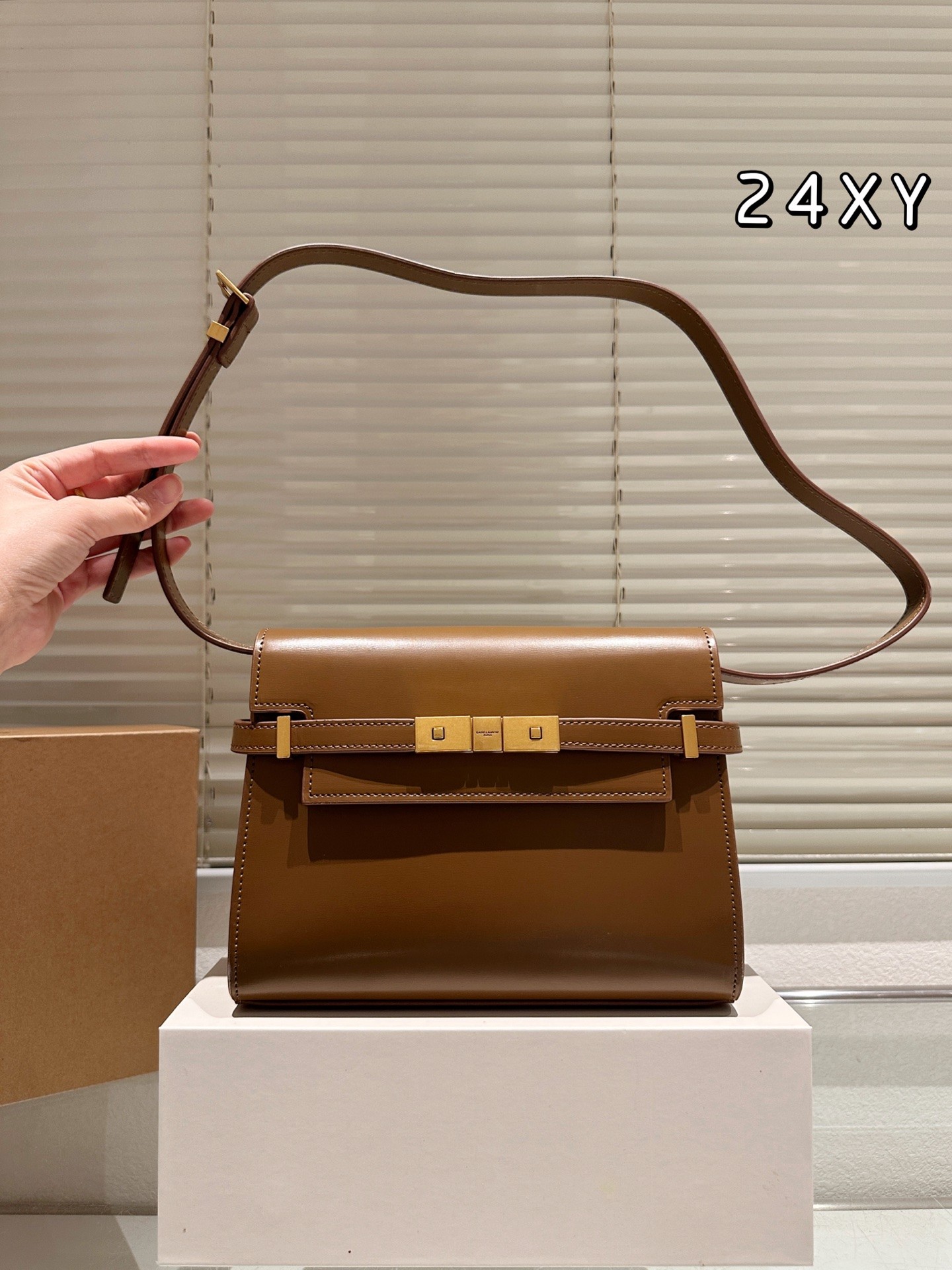 Le sac à main Manhattan d'Yves Saint Laurent.