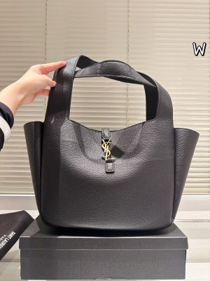 Sac cabas en cuir grainé Le 5 à 7 de Saint Laurent.