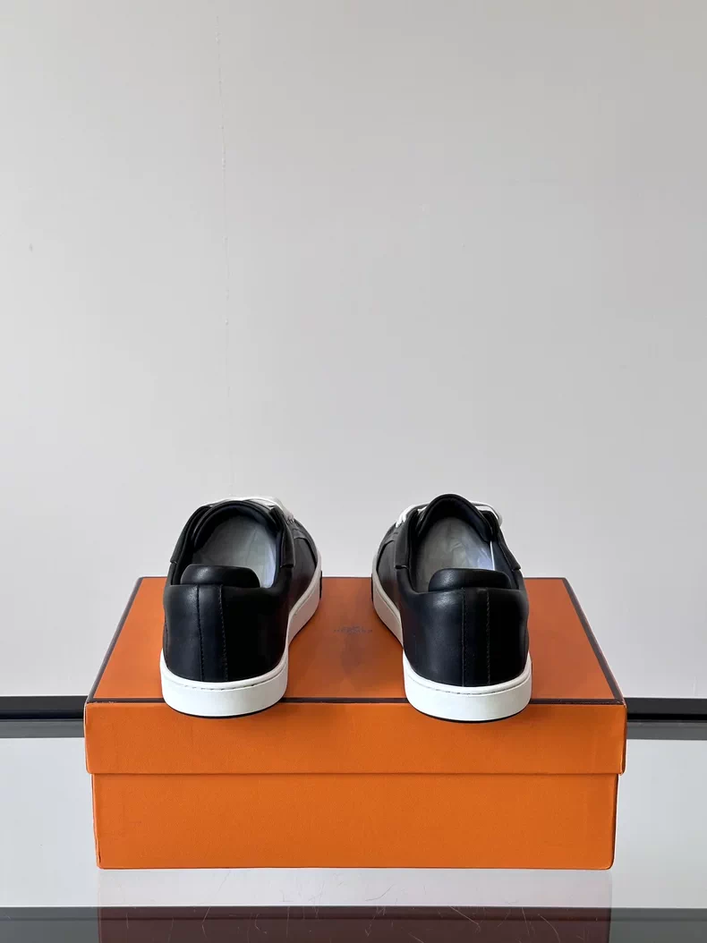 (Hermès) Kid sneakers.