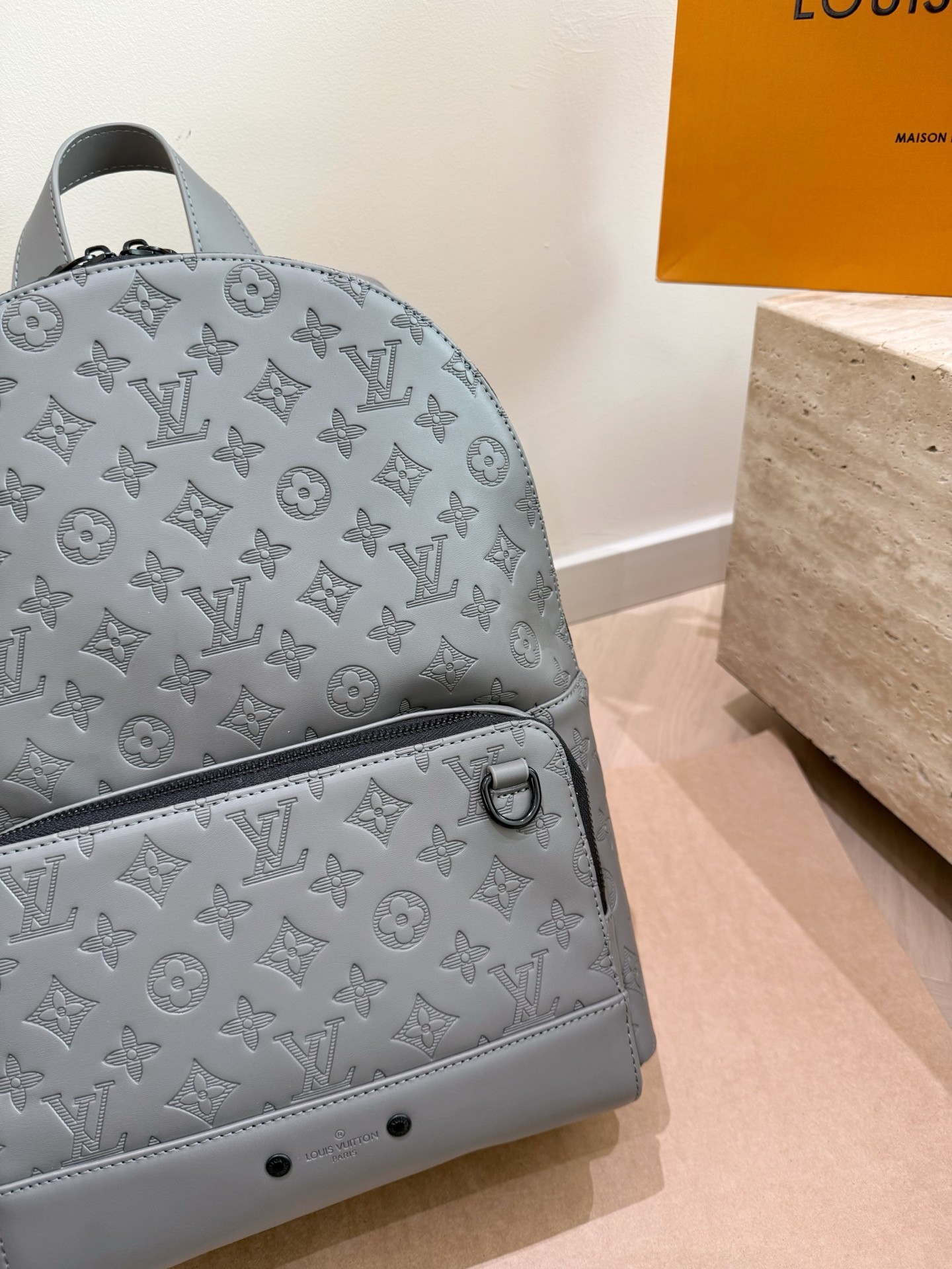 （Louis Vuitton）Monogram Shadow Discovery