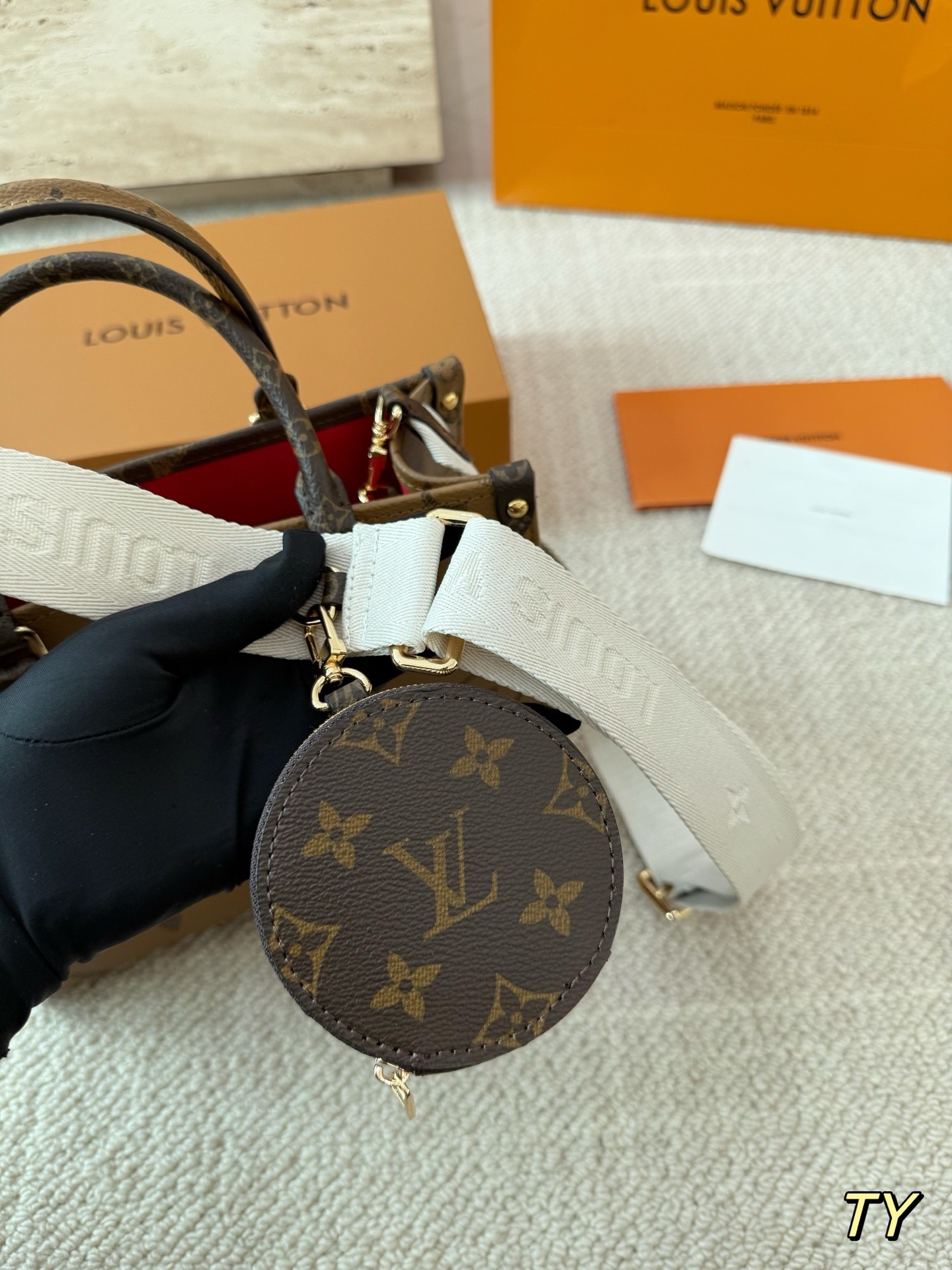 （Louis Vuitton） OnTheGo PM