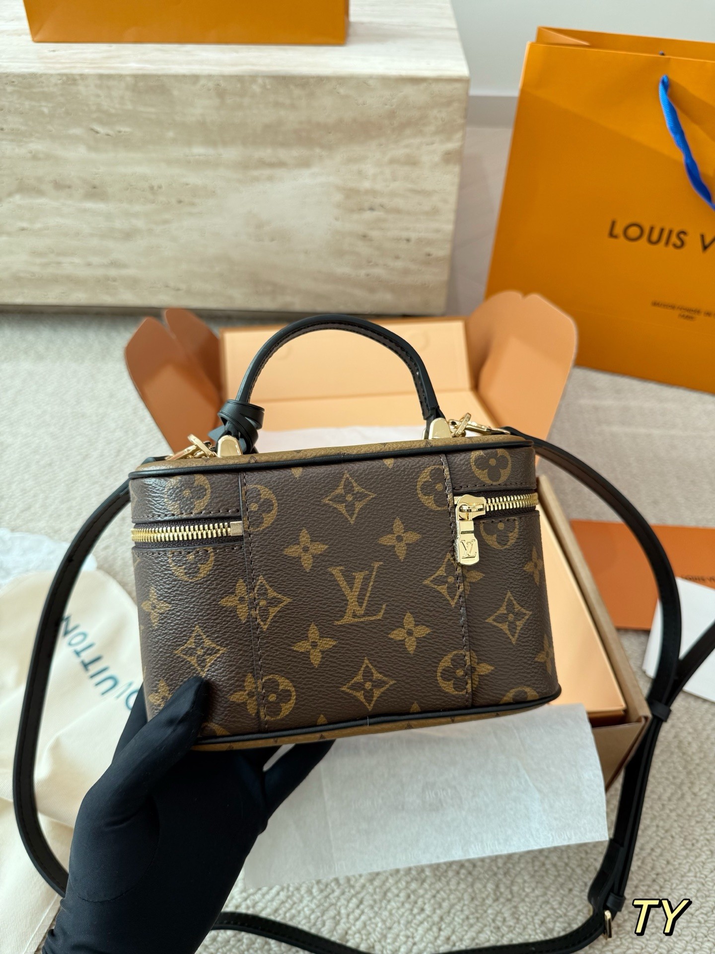 Louis Vuitton   Vanity Chain Pouch