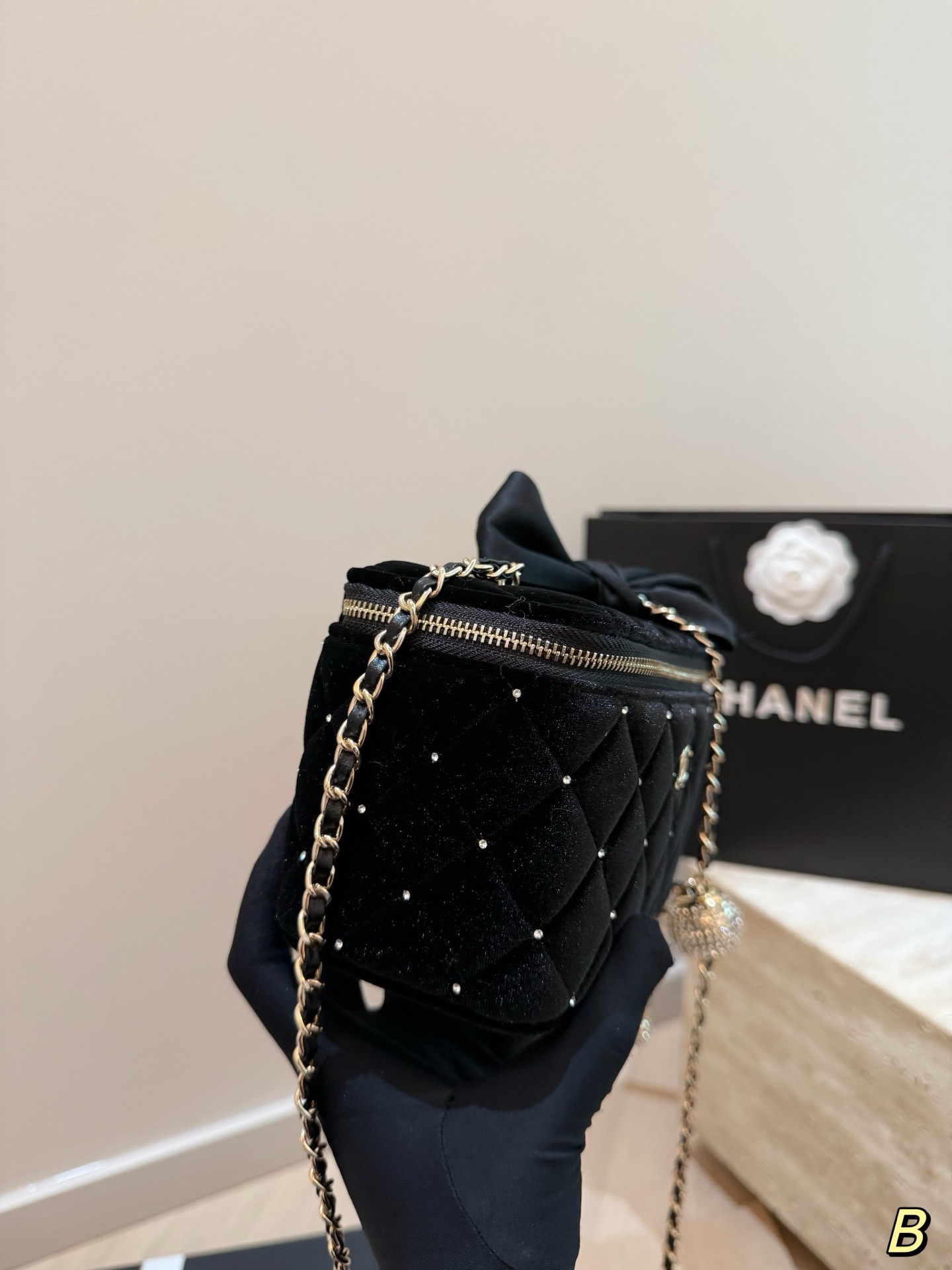 (Chanel) Chain Makeup Bag