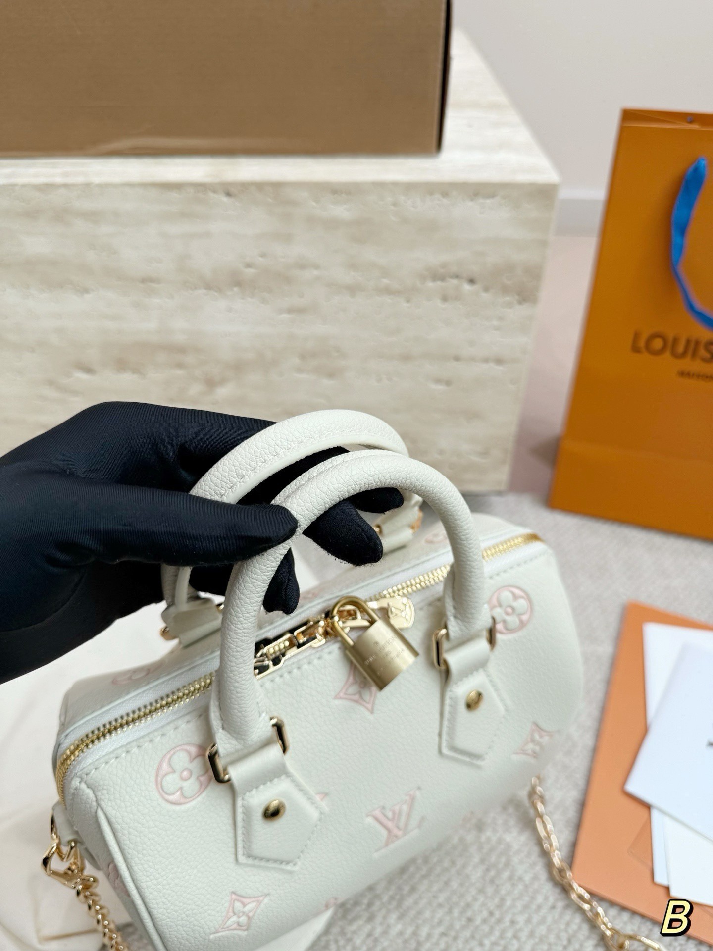（Louis Vuitton）Speedy Bandoulière 20