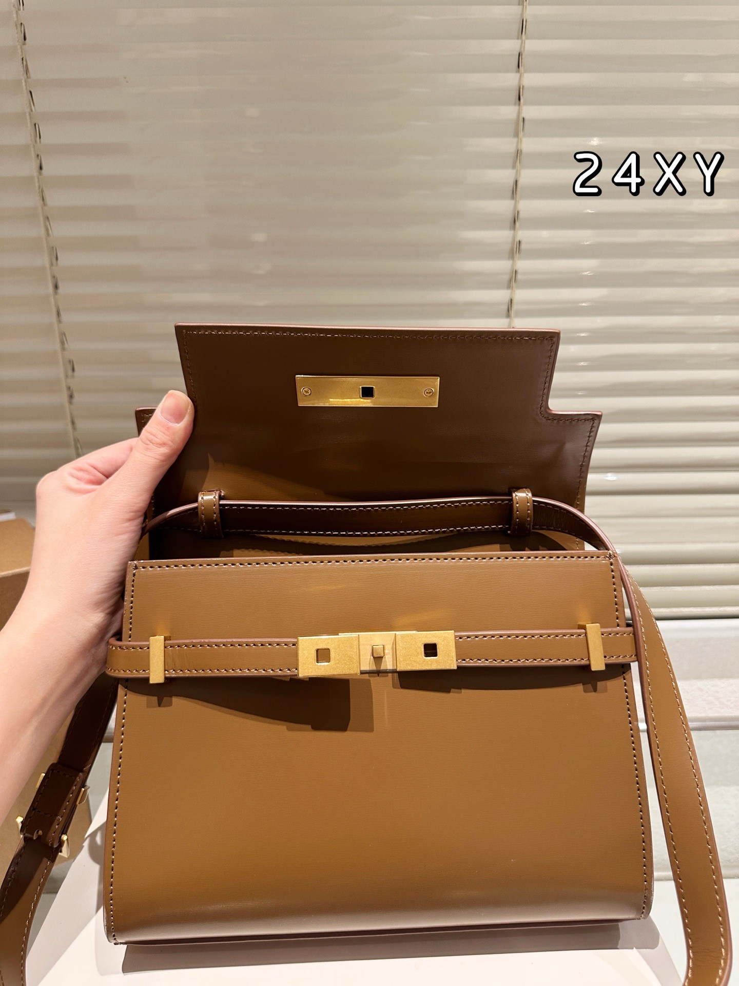 Le sac à main Manhattan d'Yves Saint Laurent.