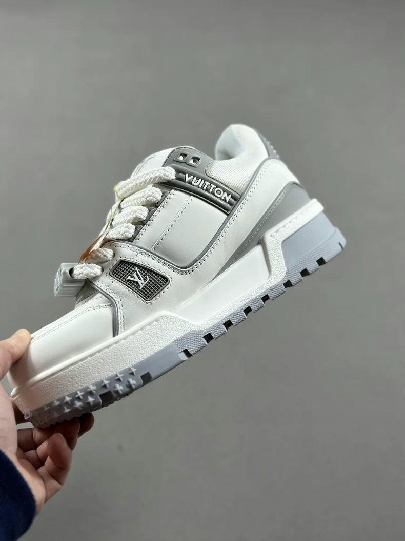 (Louis Vuitton) LV Trainer Maxi sneakers.