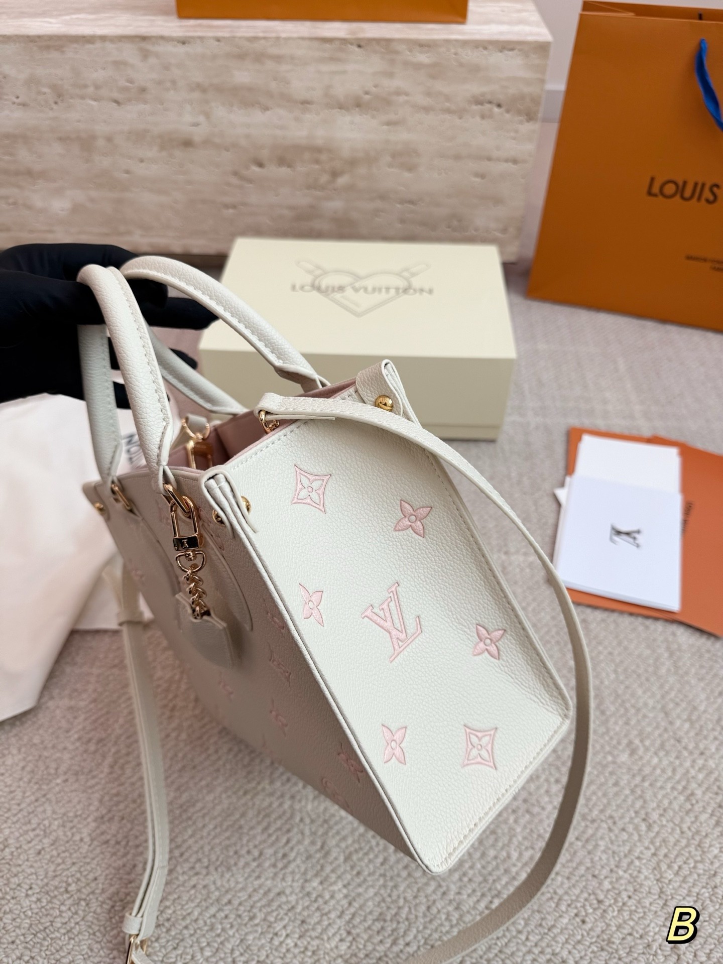 (Louis Vuitton) OnTheGo PM