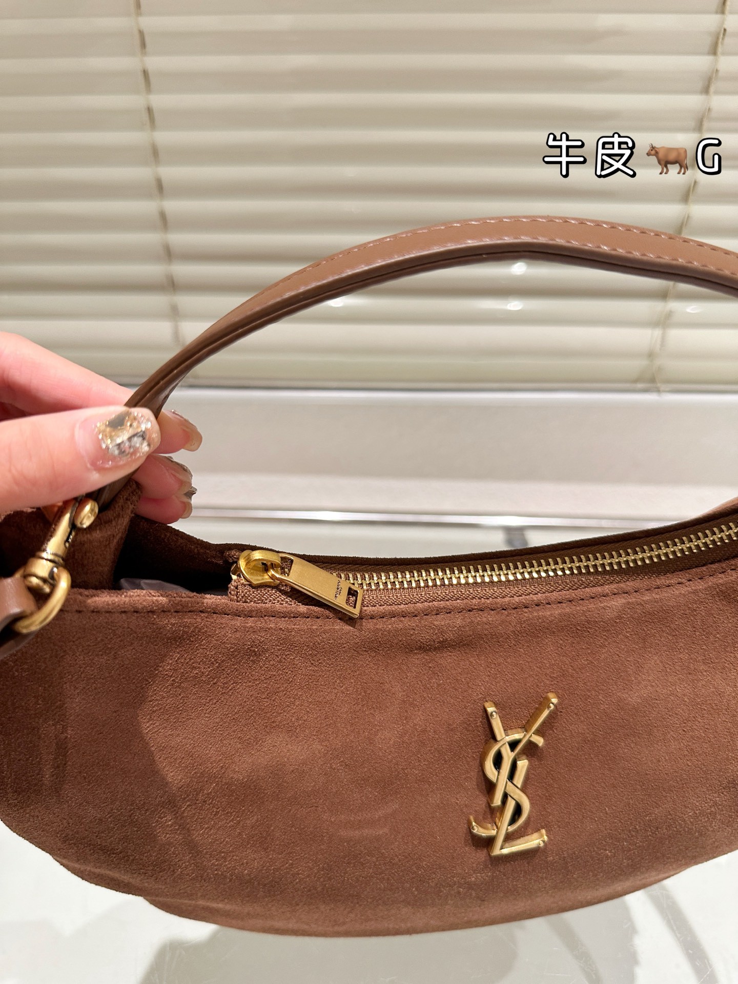 Sac à bandoulière en daim (Saint Laurent)