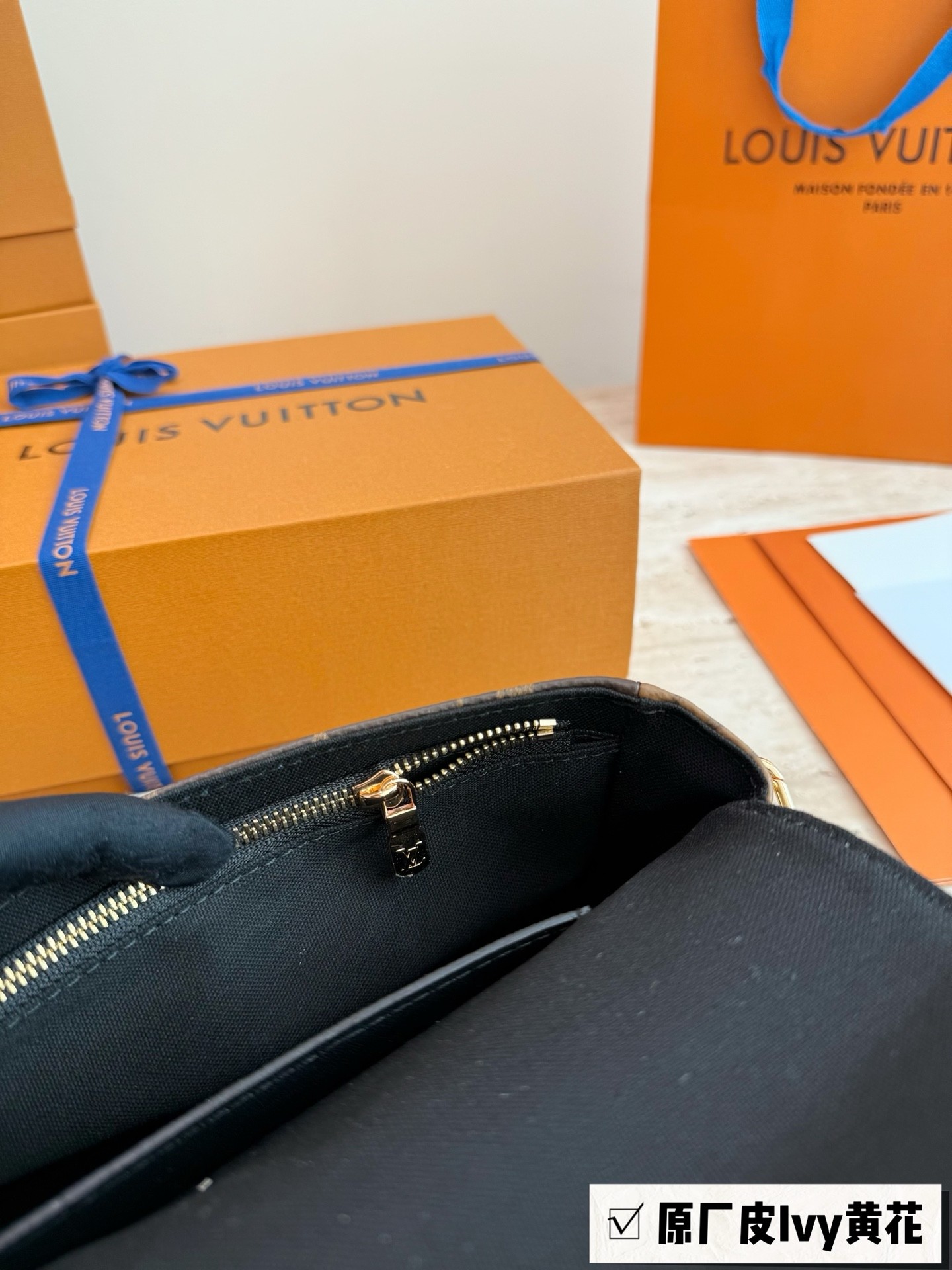 （Louis Vuitton） Wallet on Chain Ivy