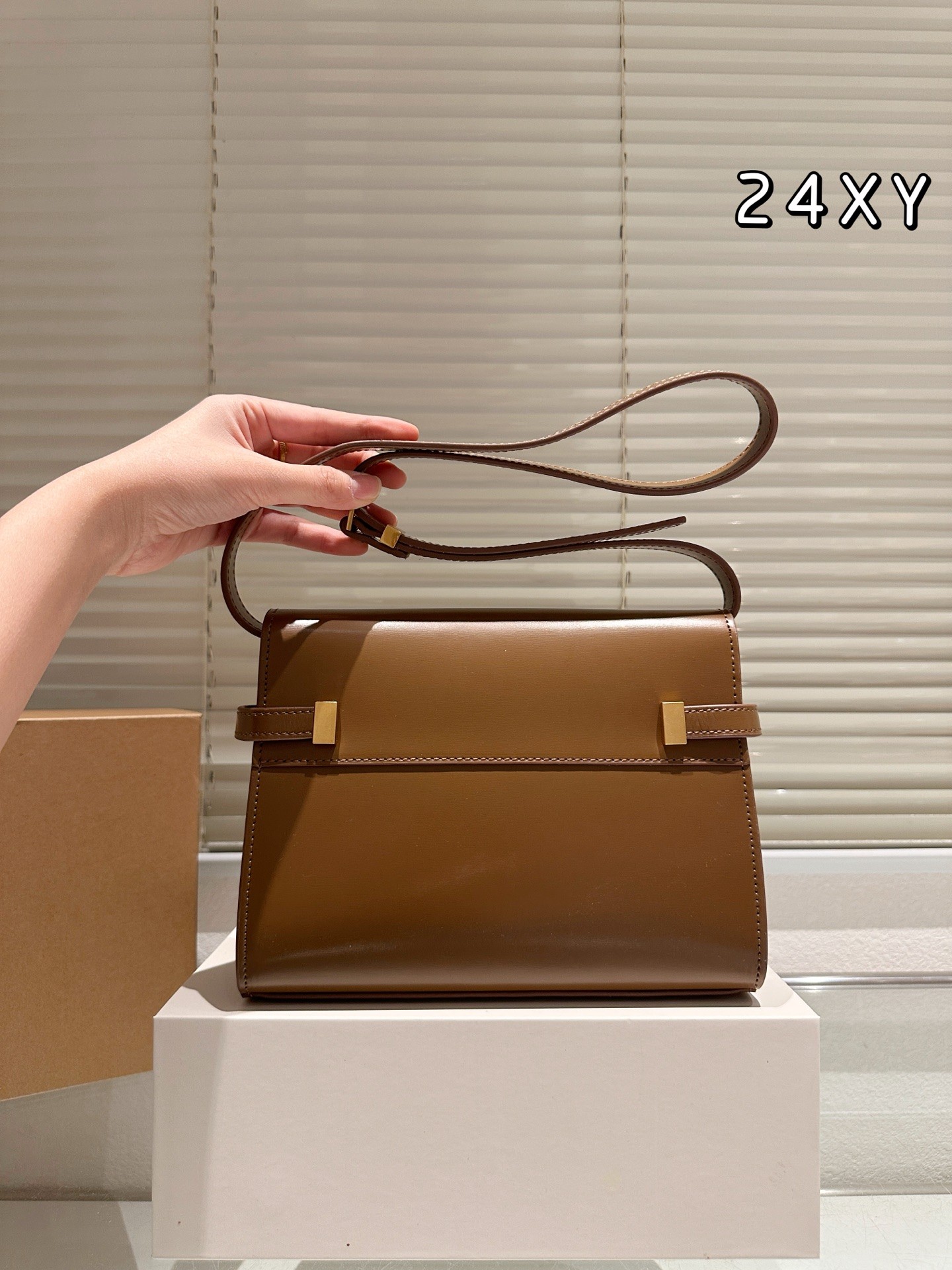 Le sac à main Manhattan d'Yves Saint Laurent.