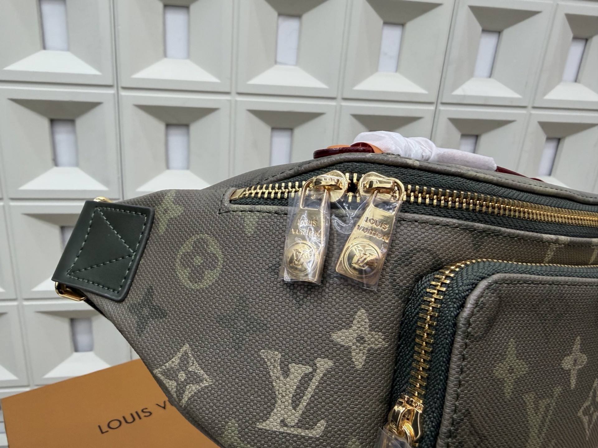Sac banane Louis Vuitton