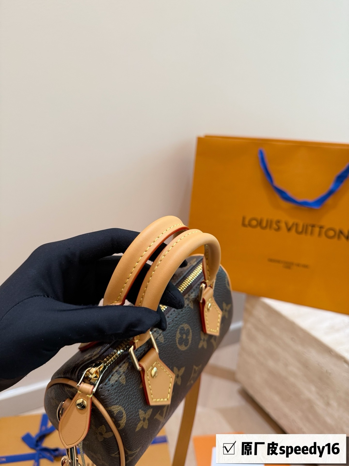 (Louis Vuitton) Nano Speedy handbag.