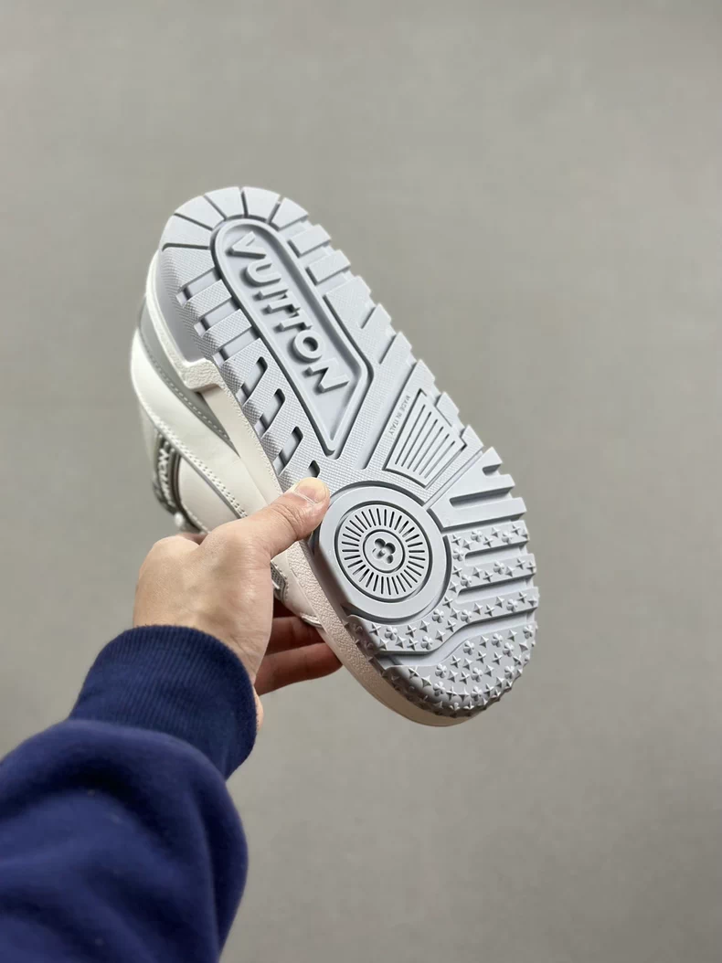 (Louis Vuitton) LV Trainer Maxi sneakers.