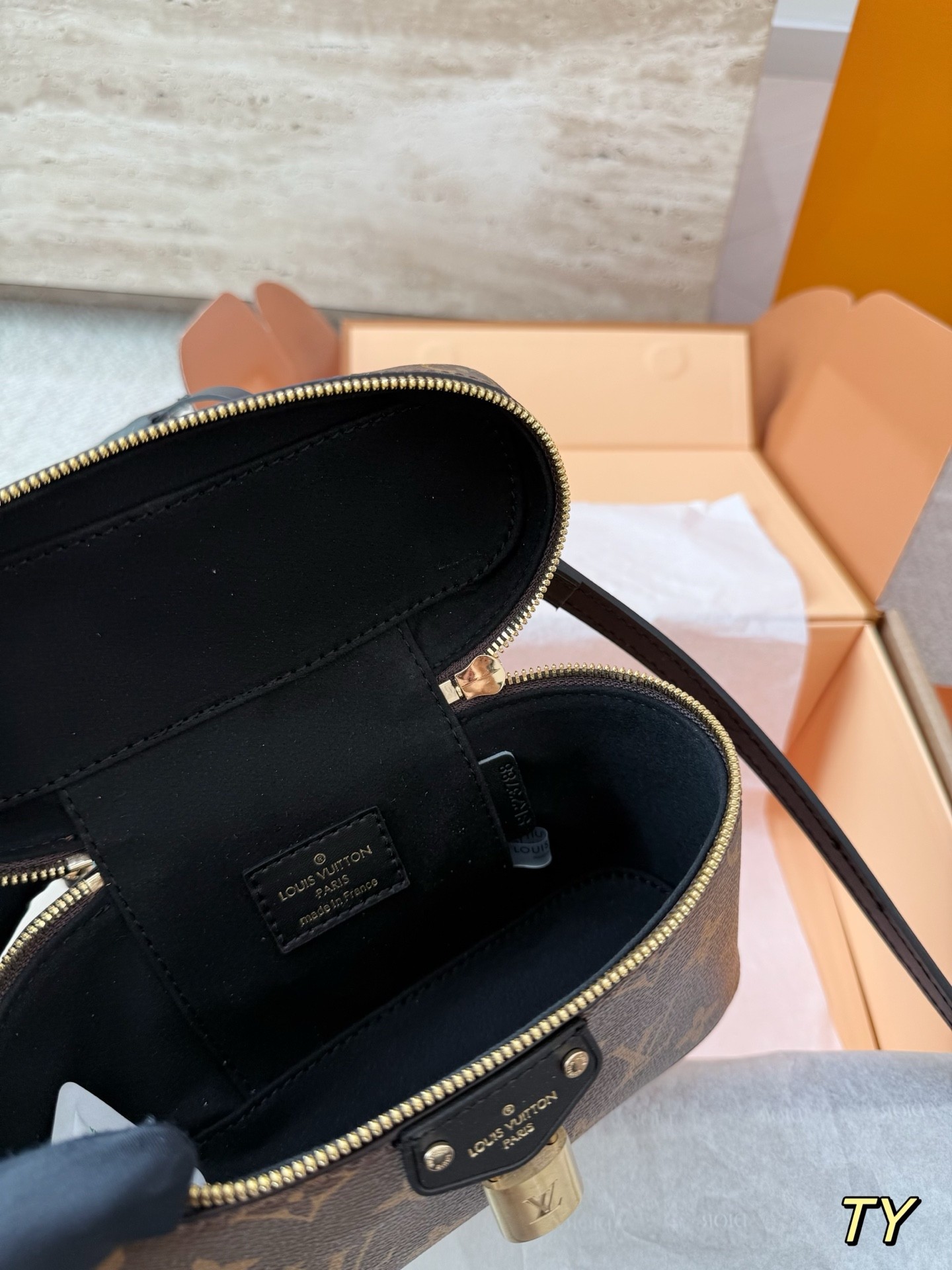 Louis Vuitton   Vanity Chain Pouch