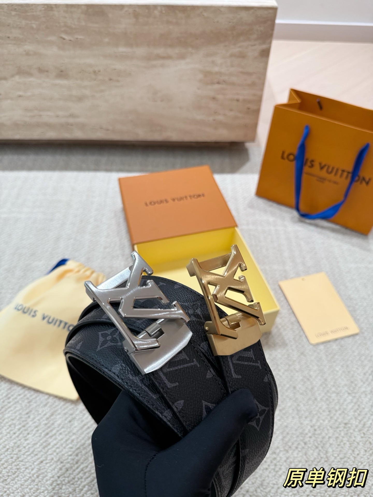 (Louis Vuitton)  LV Initiales