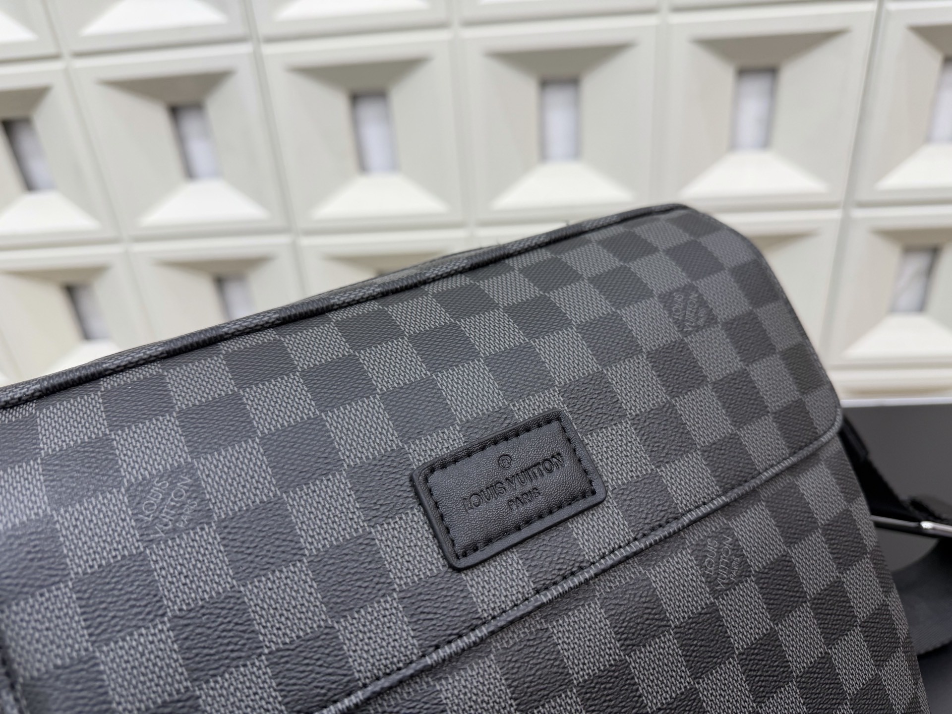 （Louis Vuitton）Monogram Macassar District PM