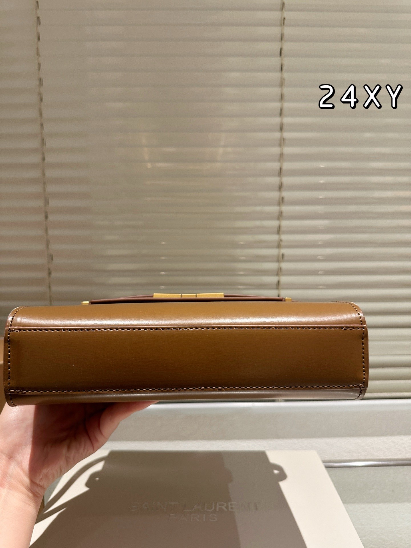 Le sac à main Manhattan d'Yves Saint Laurent.