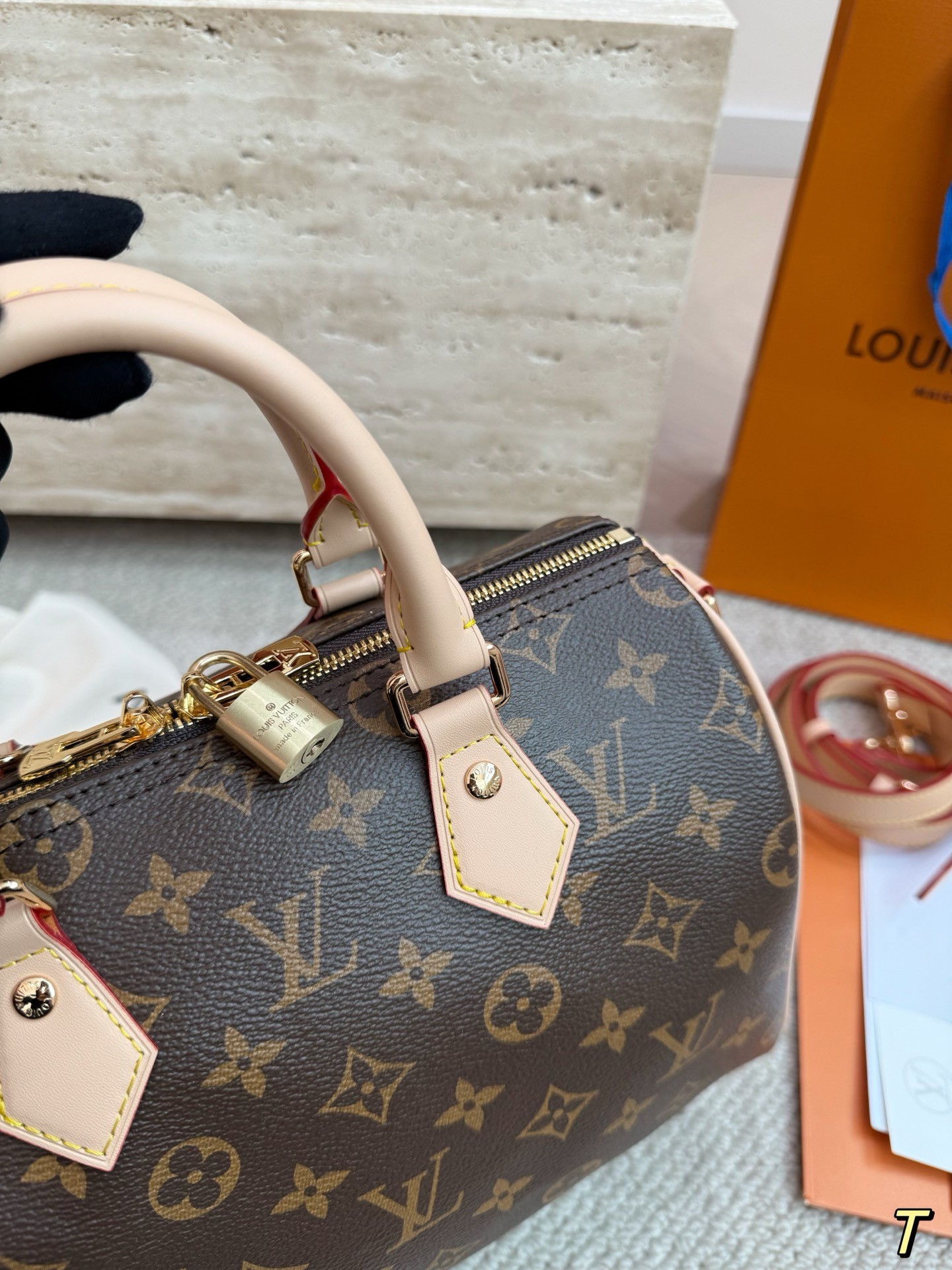 （Louis Vuitton）Monogram Speedy Bandoulière