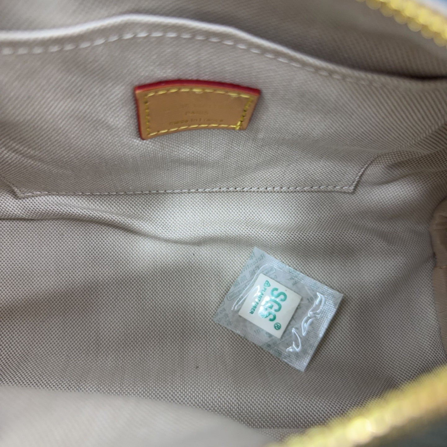 Louis Vuitton Keepall Bandoulière 25 Handbag