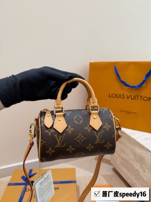 (Louis Vuitton) Nano Speedy handbag.