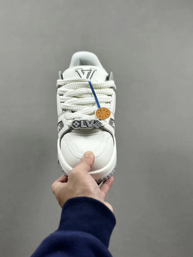 (Louis Vuitton) LV Trainer Maxi sneakers.