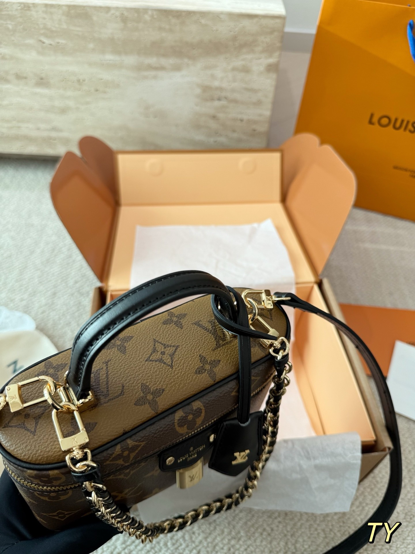 Louis Vuitton   Vanity Chain Pouch